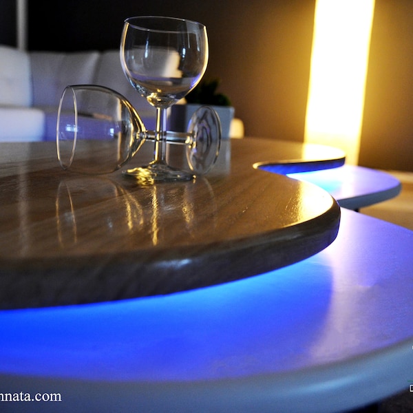 table basse en bois avec des lumières menées - modèle DUO Design moderne