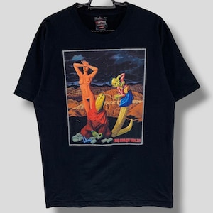 Peut inclure: Une tasse en céramique blanche avec une anse noire et le texte "But First, Coffee" en noir, dans une police manuscrite. La tasse est posée sur une surface blanche.