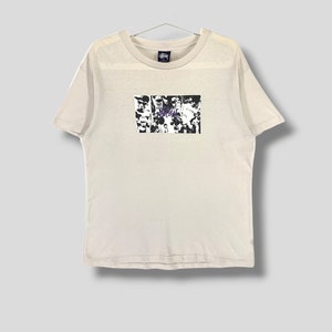 Maglietta vintage anni '90 con stampa fotografica Stussy, logo stampato, streetwear hip hop, maglietta da uomo Stussy USA, maglietta con cucitura singola, bianca e crema, taglia Media