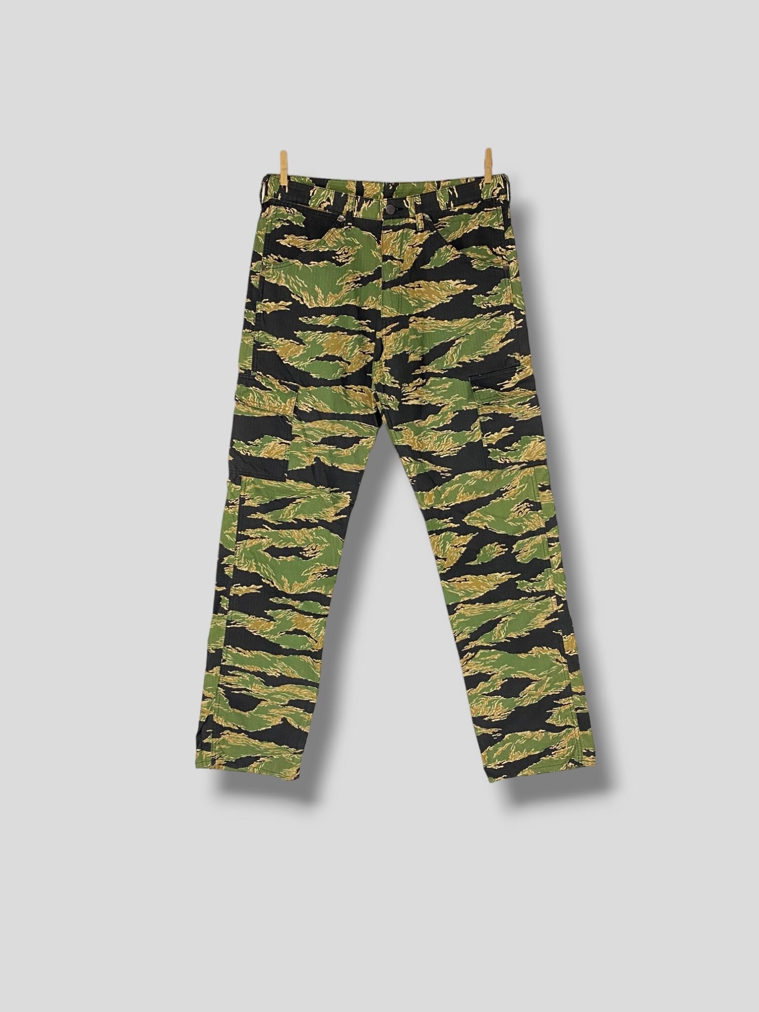 Size 34 Vintage Bape Busy Works Tiger Stripe Cargo Pant Size 34 Vintage Bape Busy Works Tiger Stripe Cargo Pant