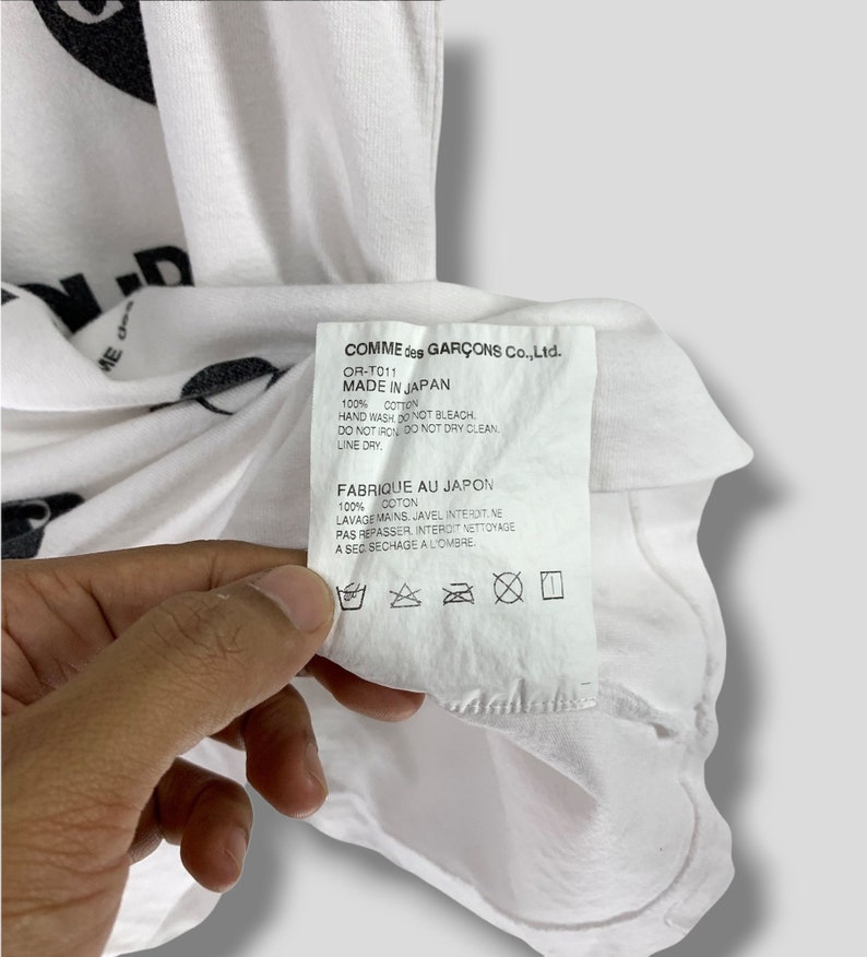 Camiseta vintage Y2K de Comme des Garçons con emojis navideños, de diseñador, estilo preppy casual, para mujer, blanca, talla pequeña. imagen 6