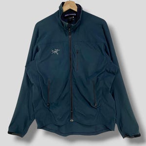 Vintage Arc&#39;teryx soft shell schoeller stretch fabric jacket athletic streetwear outdoor outfits arcteryx canada gorpcore dark green Medium