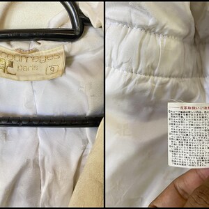 Puede incluir: Chaqueta acolchada blanca con una etiqueta de Courreges Paris y una etiqueta con instrucciones de cuidado en japon&eacute;s. La chaqueta tiene un dise&ntilde;o acolchado y una cremallera.