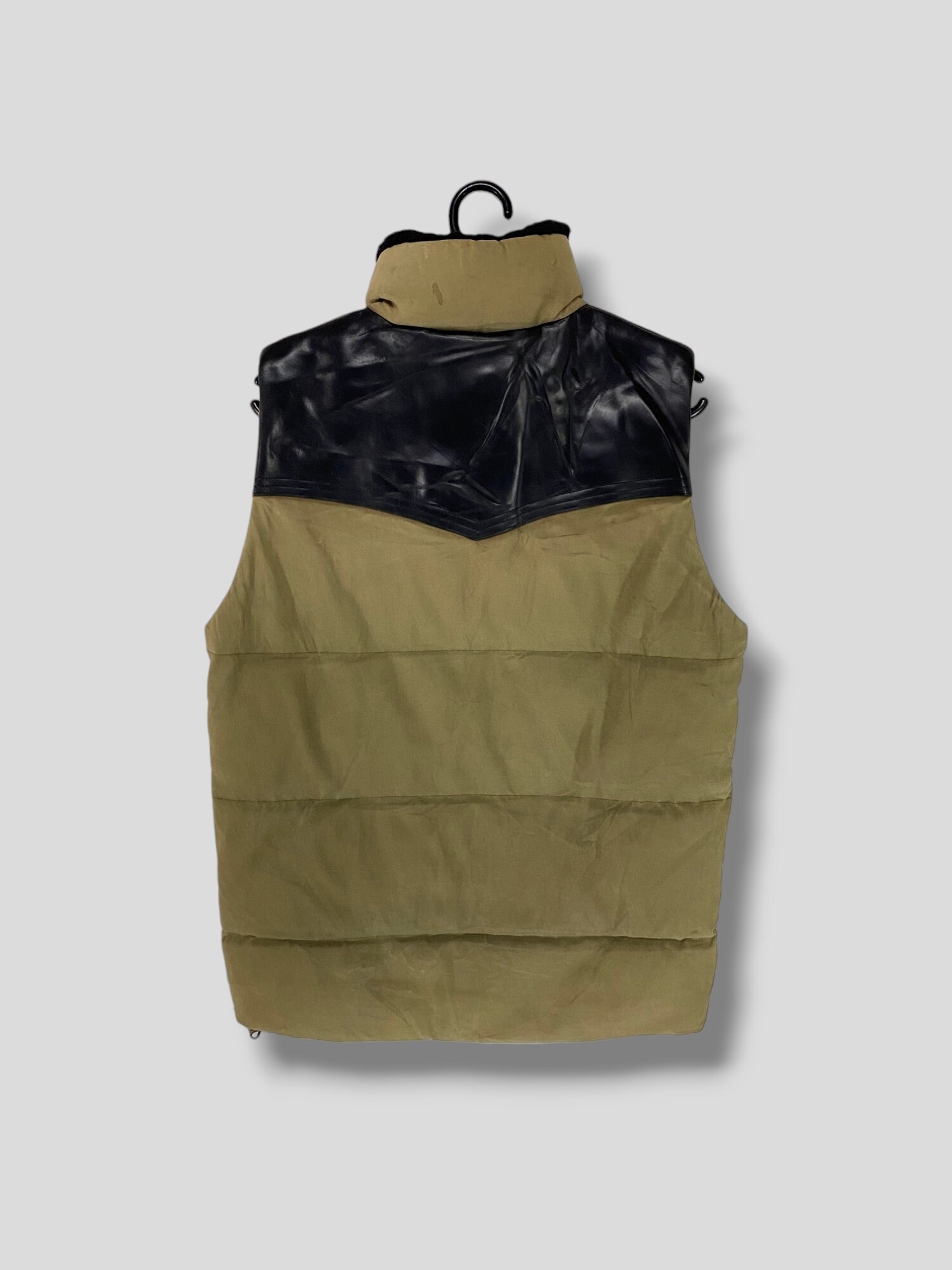 ジャケット・アウター 00s archive grunge down vest y2k BLK Vintage Y2k Black Surf Clasp Pocket Quilted Vest Jacket