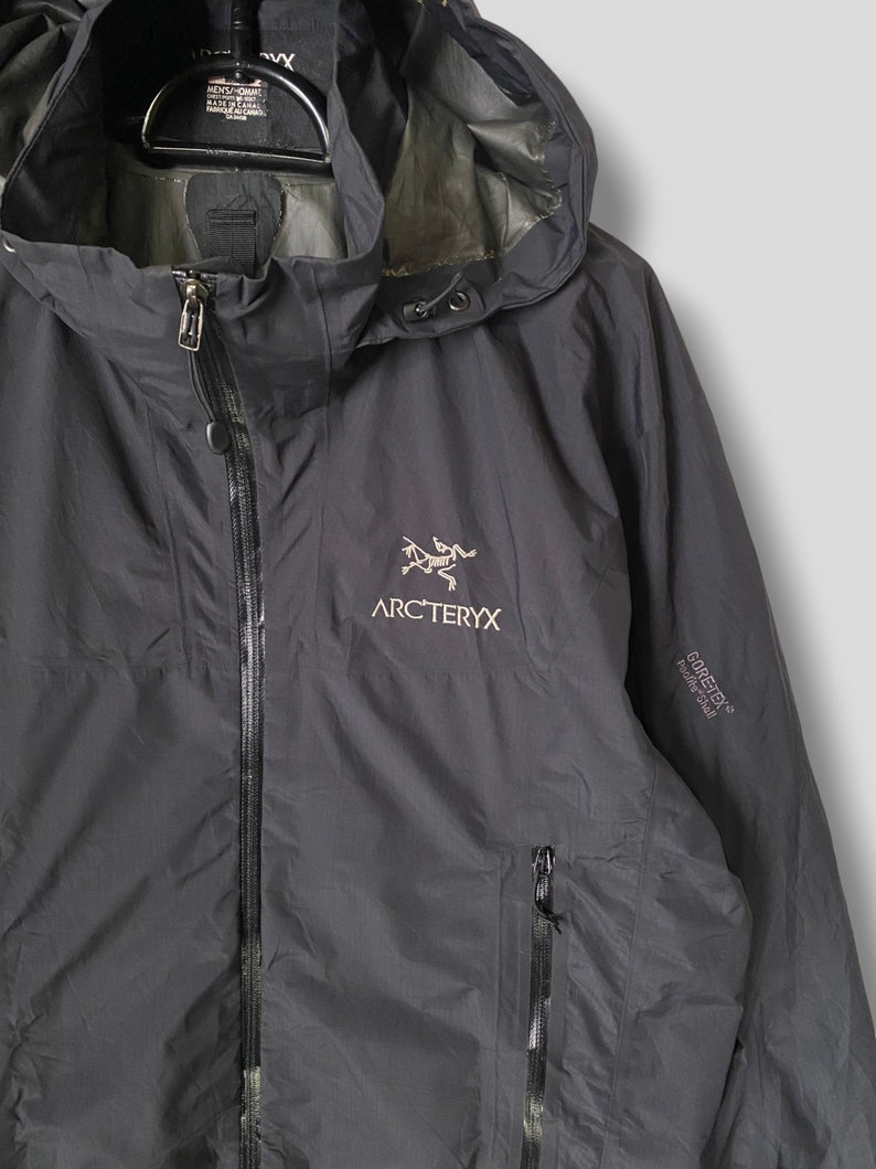 Vintage Arc'teryx Gore Tex Paclite Shell Jacket Athletic Streetwear ...