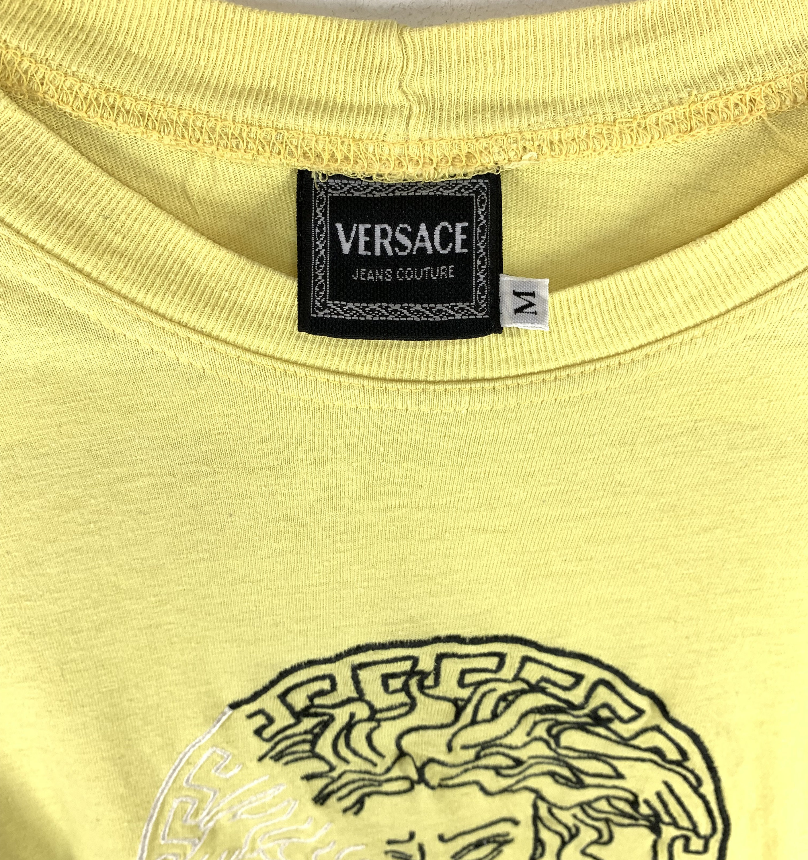 【VERSACE】Embroidered Logo T-shirt Yellow Versace Logo Embroidered Multicolour Tee Versace