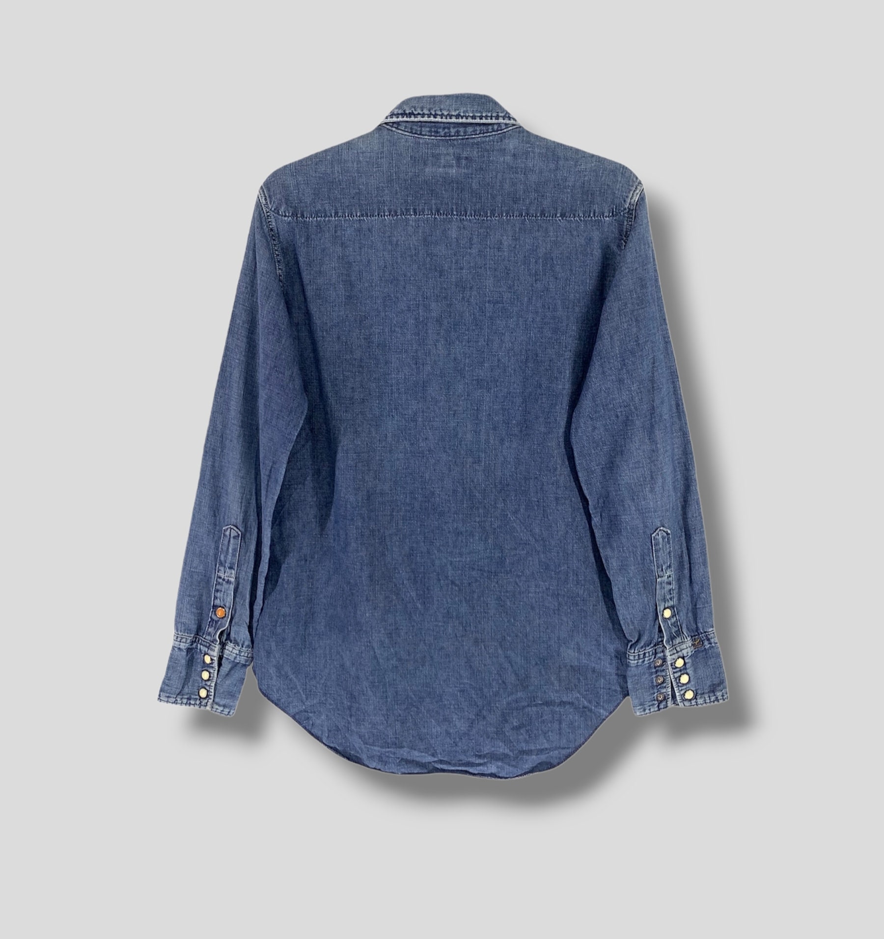 【超美品】45R シンプル　デニムシャツ インディゴ　デザインボタン 超美品】45R シンプル デニムシャツ インディゴ デザインボタン AI