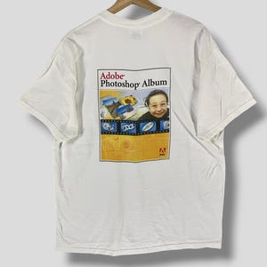 ビンテージ Adobe Photoshop アルバム 広告 プロモーション シャツ ストリートウェア カジュアル アウトフィット コンピューター 技術 アプリ 衣類 白 ラージ
