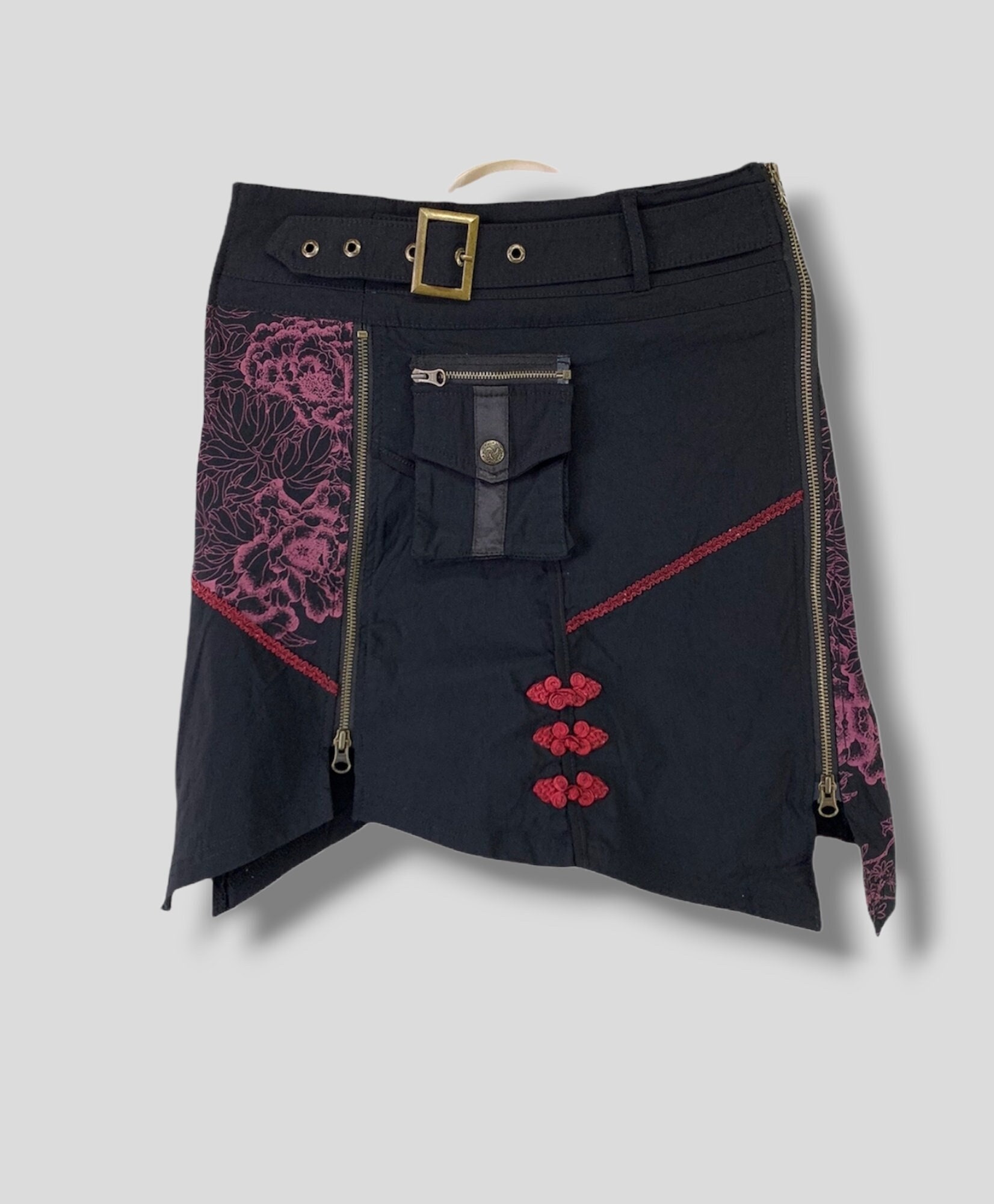 ozz on skull asymmetry design skirt