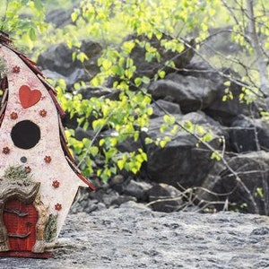 Casa de pájaros rústica de hadas de madera recuperada torcida hecha a medida imagen 3