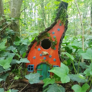 Casa de pájaros rústica de hadas de madera recuperada torcida hecha a medida imagen 4