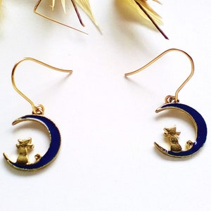 Gold earrings - Cat moon pendant