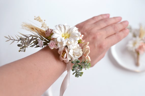 bridesmaid flower corsage