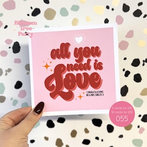 Carte de mariage | Style rétro rose et blanc | Monsieur et Madame | Carte de voeux de félicitations | Tout ce dont vous avez besoin, c'est d'amour | Beatles | Scouse (Réf : 055)