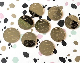 Etiquetas de acrílico personalizadas para nombres, etiquetas de recuerdo de boda con espejo, discos de mesa personalizados, adornos para cupcakes o etiquetas de regalo.