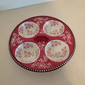 Assiette à Tarte Temptations By Tara - Motif Dentelle Florale - 10 Pouces - Avec Ustensile