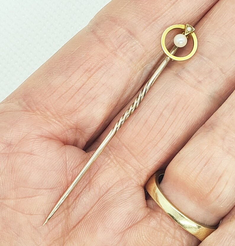early H Samuel jewellery Edwardian 15 carat gold pearl stick pin in original box stock pin yellow and rose gold tie pin