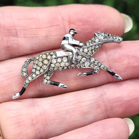Broche Vintage - Attributs De Jockey - Occasion