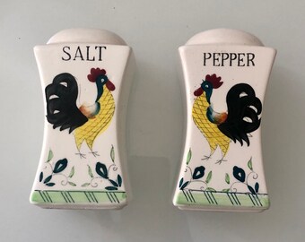 Pepper Vintage 70/'s Mod Mexican Rooster Wooden Spice Shakers Spice Dining set of 4 Paprika Garlic Salt Kitchen All Spice
