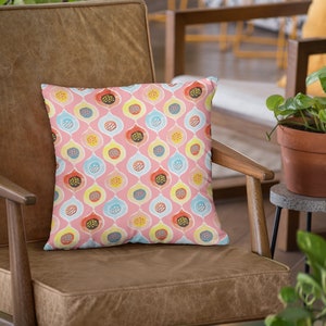 Throw Pillows Vintage Home Decor Accent Pillow Pink Square Pillow for Apartment Gift for Home Decor Bedroom Accessories 18X18 Faux Linen