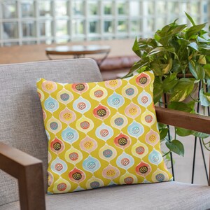 Throw Pillows Vintage Home Decor Accent Pillow Square Pillow for Apartment Gift for Home Decor Bedroom Mustard Yellow Retro 18X18 Faux Linen