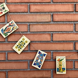 Klassische spanische Tarot Wimpelkette - Tarotkarten-Girlande mit 11 Bildern (spanische und englische Sprache)