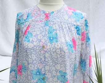 Trillium Robe with Pink and Blue Flowers / Vintage Floral Robe / 1960's Peignoir / Floral Summer Robe / Blue and Pink Dressing Gown