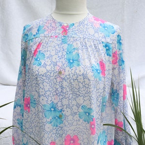 Trillium Robe with Pink and Blue Flowers / Vintage Floral Robe / 1960&#39;s Peignoir / Floral Summer Robe / Blue and Pink Dressing Gown