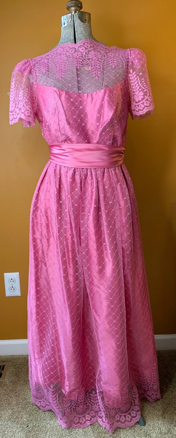 Pretty in Pink Lace Dress / Vintage Semi Formal Dr