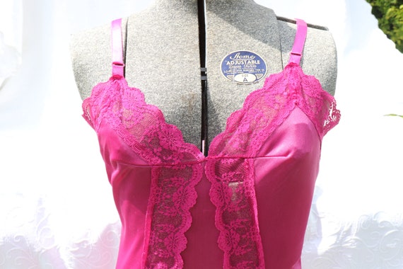 Movie Star Vintage Negligee in Hot Pink / Romanti… - image 3