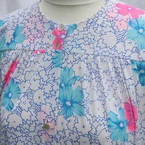 Trillium Robe with Pink and Blue Flowers / Vintage Floral Robe / 1960's Peignoir / Floral Summer Robe / Blue and Pink Dressing Gown image 5