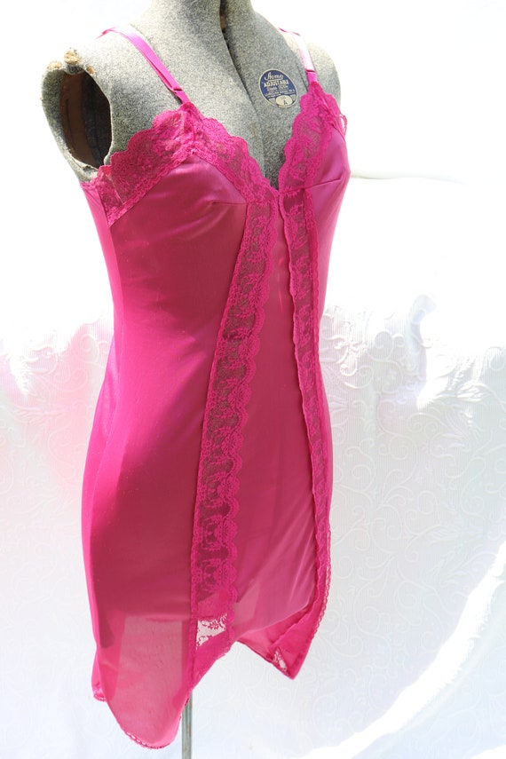 Movie Star Vintage Negligee in Hot Pink / Romanti… - image 4