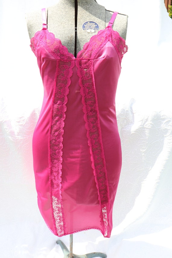 Movie Star Vintage Negligee in Hot Pink / Romanti… - image 2