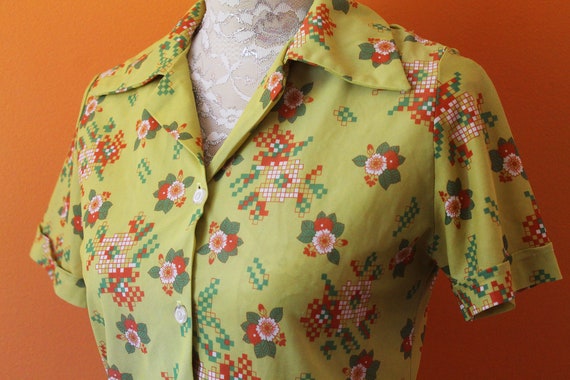 Vintage 1970s Chartreuse Flower Power Top (Small)