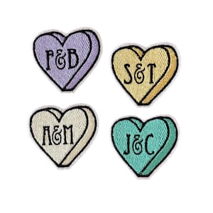 Parche de corazón bordado de fieltro con iniciales personalizadas, aplicación termoadhesiva