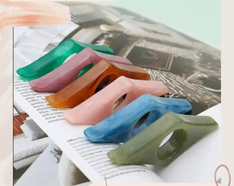 Book Reading Thumb Holder: Paperback & Hardback Novel Accessory