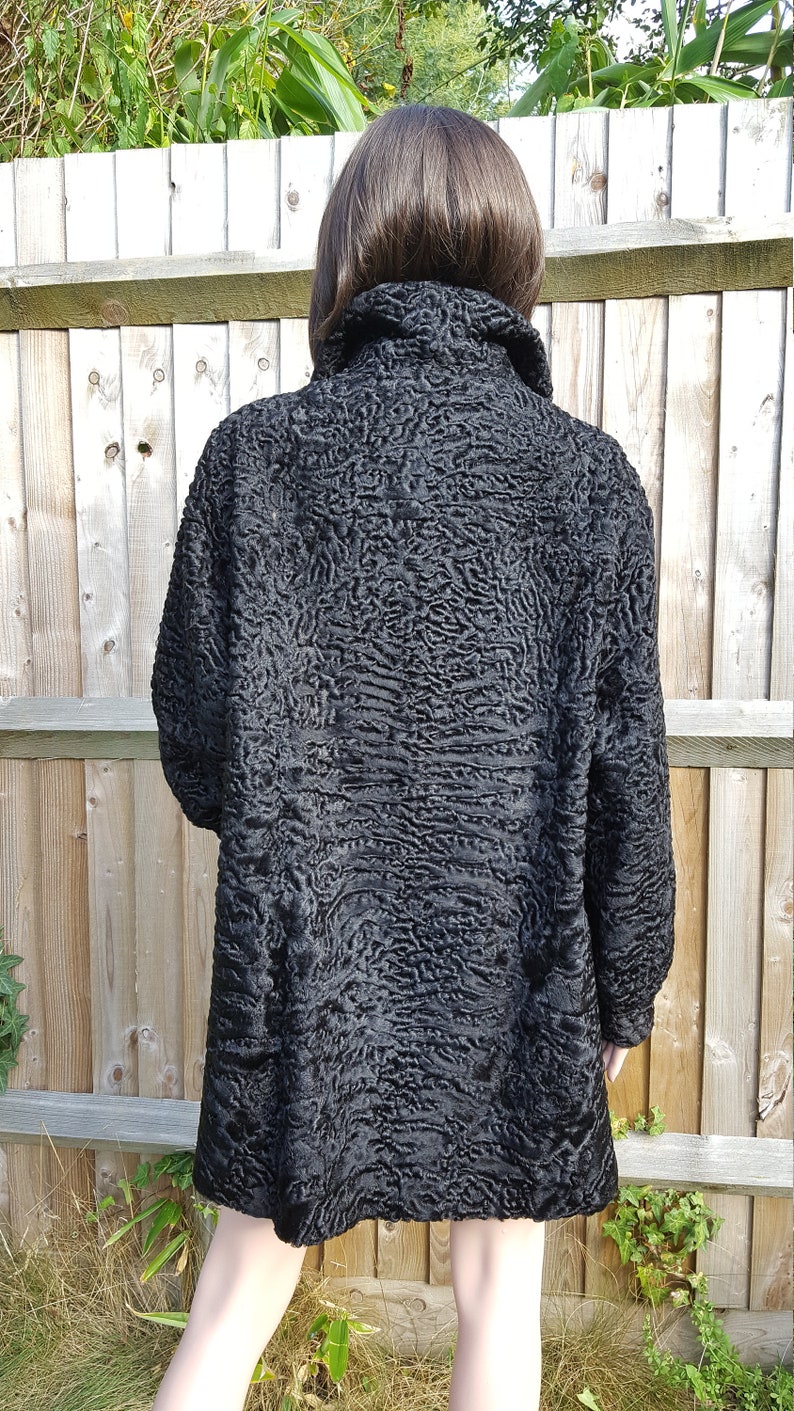 Manteau de fourrure de mouton de Perse en astrakan Vintage ...