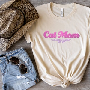 Stylish Cat Mom Shirt For Cat Lover Gift Cat Designer Gift for Birthday Cat Mom Art Gift For Cat Person Popular Cat T-shirt Cat Mom Logo