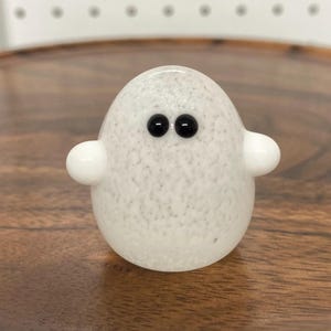 Figura de fantasma de vidrio soplado a mano