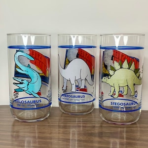 Vintage Sea World of Ohio Monster Marsh Dinosaur Tumbler Drinking Glasses Set of 3 Pizza Hut Pepsi Stegosaurus Apatosaurus Tylosaurus Retro