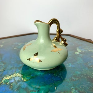 Vintage Le Pere Pottery Pastel Verde y Oro Cerámica Mini Pitcher Bud Jarrón Estante Relleno Decoración Menta Verde Decoración de Pascua