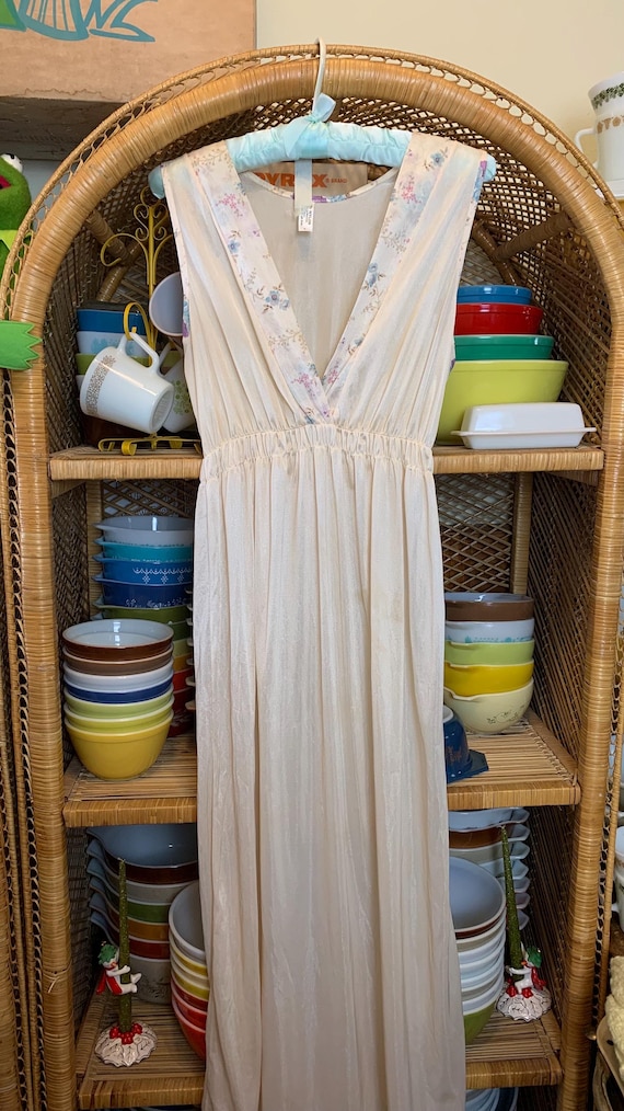 Vintage 100% Nylon Cream Colored Sleeveless V Neck Nightgown with Purple and Blue Floral Trim Size L | Retro Nighties Lingerie 1970s 1980s
