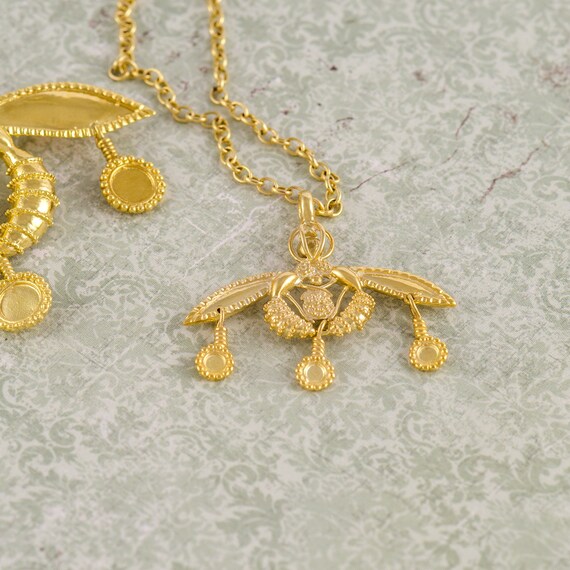 Minoan Honey Bee Pendantancient Bees 