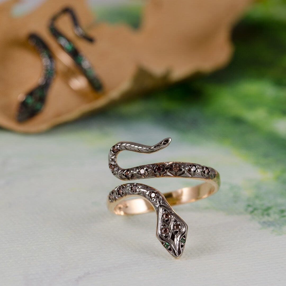 Cool Snake Ring - Adjustable - 2 Colors - 3 Sizes - ApolloBox