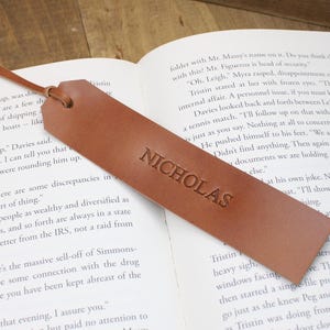 Personalisiertes Leder Lesezeichen - Geschenk mit individuellem Namen für Buchliebhaber, 3