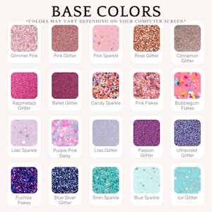 Puede incluir: Una carta de colores titulada BASE COLORS que muestra veinte muestras cuadradas de varios acabados con purpurina y destellos en tonos rosa, morado y azul. Cada muestra est&aacute; etiquetada con nombres como Glimmer Pink, Rose Glitter, Candy Sparkle e Ice Glitter.