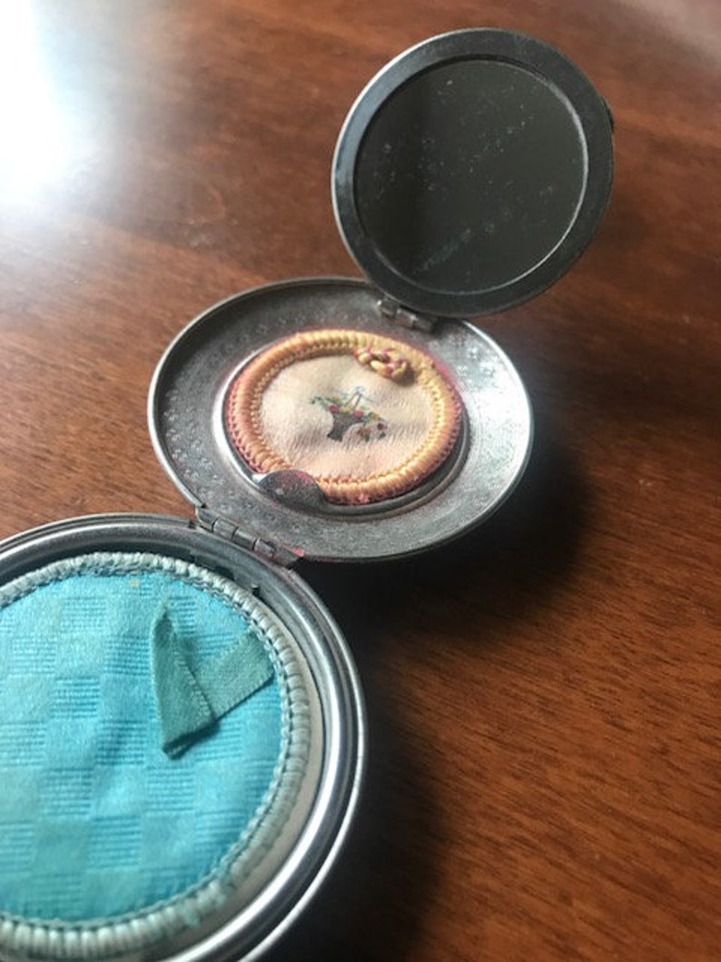 Vintage Richard Hudnut Three Flowers Compact