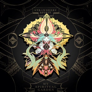 Puede incluir: Pin de esmalte dorado con una figura femenina estilizada con cabello suelto y una corona floral. La figura está rodeada de intrincados patrones geométricos y el texto "Strawberry Spirit" y "My Spiritual Garden" es visible.