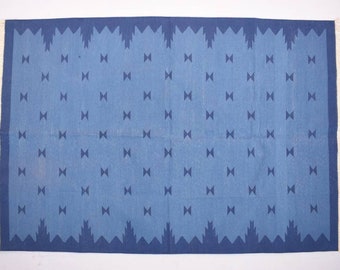 Tapis en coton bleu indigo fait main – Kilim moderne à bordure marine