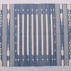 Rustiek blauw en wit katoenen vloerkleed 3 x 5 of 4 x 6 dhurrie - moderne kleur met moderne strepen handgeweven kelimtapijt